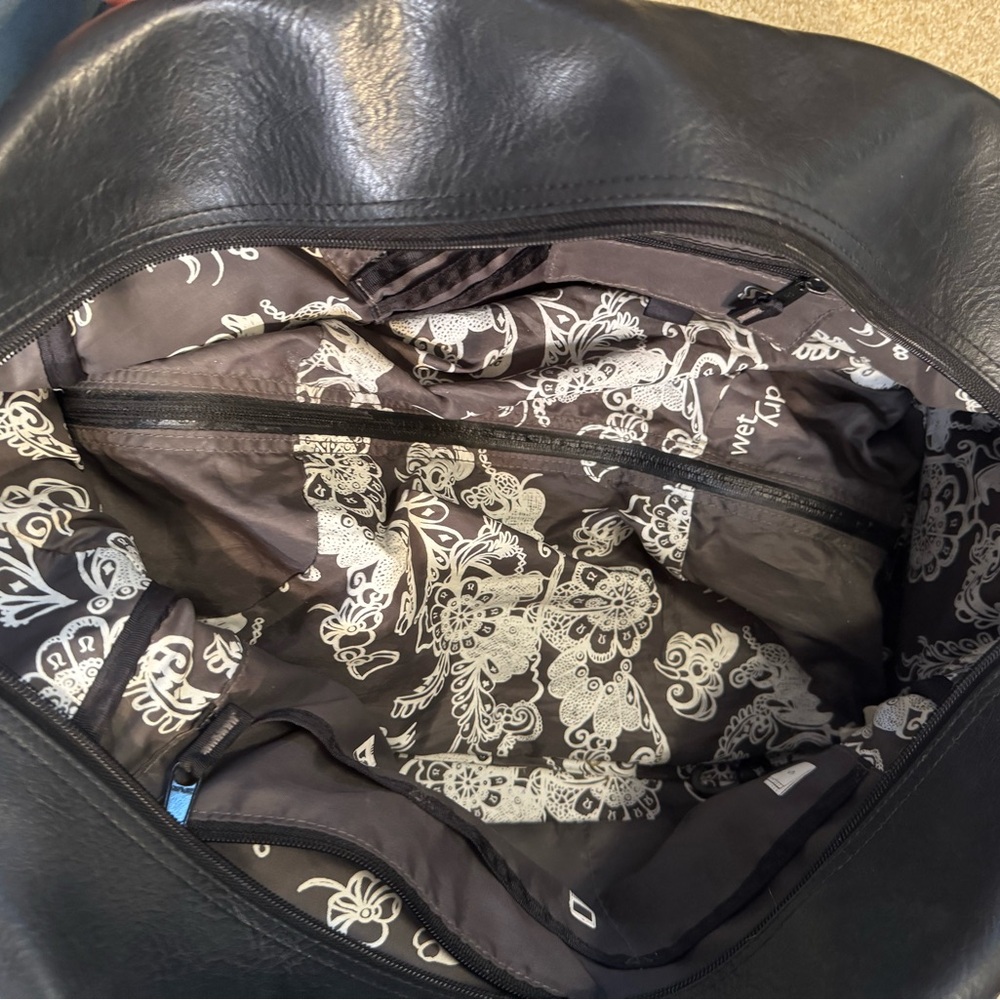 Vintage lululemon Black Duffel Bag Smooth Leather - Picture 14 of 16